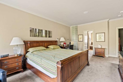 2421 Erlton Street Sw, Calgary, AB - Indoor Photo Showing Bedroom