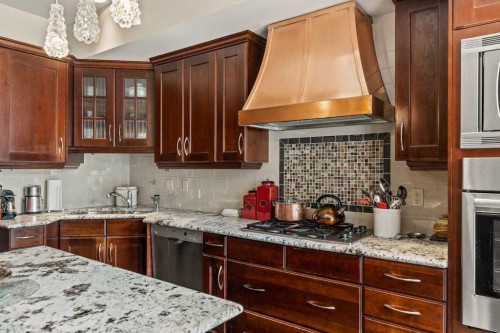 2421 Erlton Street Sw, Calgary, AB - Indoor Photo Showing Kitchen With Upgraded Kitchen