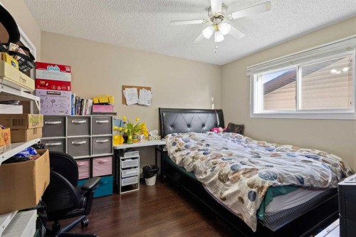 24 Bedford Road Ne, Calgary, AB - Indoor Photo Showing Bedroom