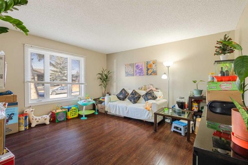 24 Bedford Road Ne, Calgary, AB - Indoor