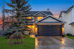 206 Cougarstone Circle SW Calgary, AB T3H 4W5