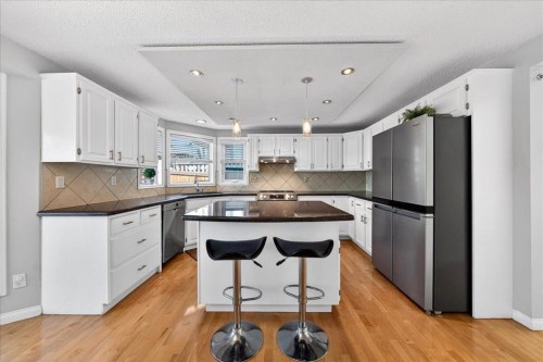 137 Woodbrook Road Sw, Calgary, AB - Indoor Photo Showing Kitchen With Stainless Steel Kitchen With Upgraded Kitchen