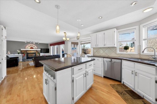 137 Woodbrook Road Sw, Calgary, AB - Indoor Photo Showing Kitchen With Double Sink With Upgraded Kitchen