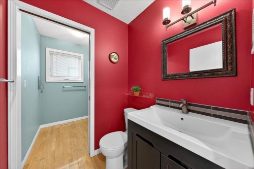 137 Woodbrook Road Sw, Calgary, AB - Indoor Photo Showing Bathroom