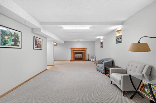 137 Woodbrook Road Sw, Calgary, AB - Indoor