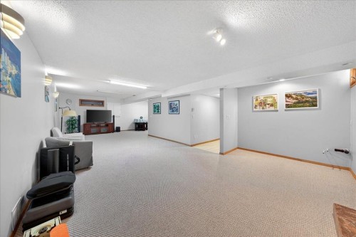 137 Woodbrook Road Sw, Calgary, AB - Indoor