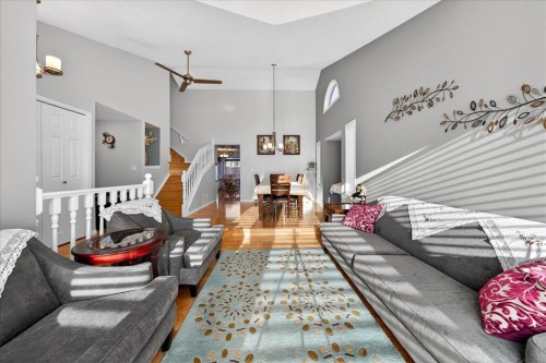 137 Woodbrook Road Sw, Calgary, AB - Indoor Photo Showing Living Room