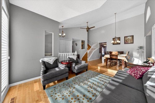 137 Woodbrook Road Sw, Calgary, AB - Indoor Photo Showing Living Room