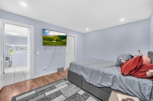 6537 68 Street Ne, Calgary, AB - Indoor Photo Showing Bedroom