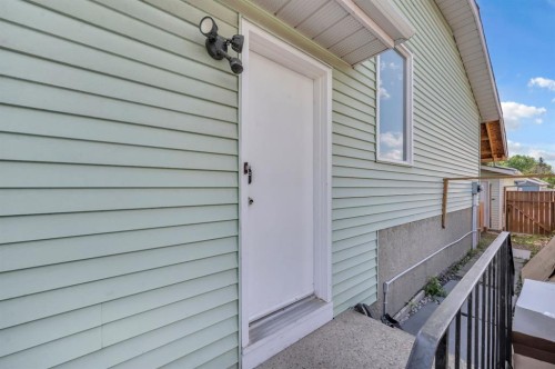 6537 68 Street Ne, Calgary, AB - Outdoor With Exterior