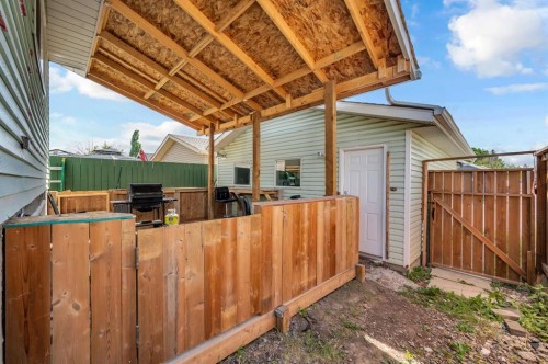 6537 68 Street Ne, Calgary, AB - Outdoor With Exterior