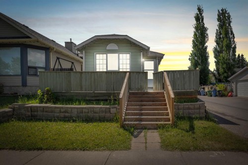 6537 68 Street Ne, Calgary, AB - Outdoor