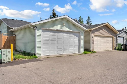 6537 68 Street Ne, Calgary, AB - Outdoor With Exterior