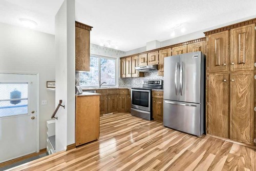 107 Lock Crescent, Okotoks, AB - Indoor Photo Showing Kitchen