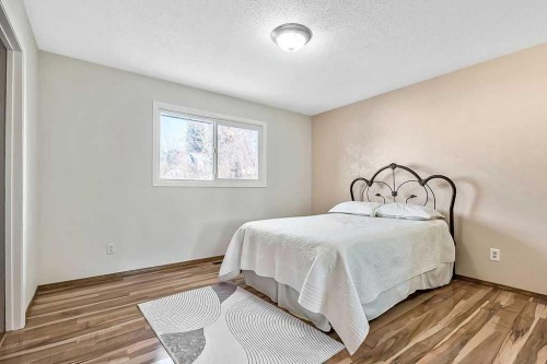 107 Lock Crescent, Okotoks, AB - Indoor Photo Showing Bedroom