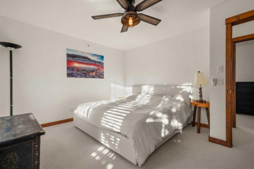 201-85 Dyrgas Gate, Canmore, AB - Indoor Photo Showing Bedroom