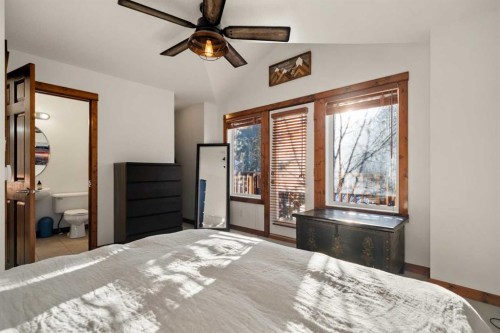 201-85 Dyrgas Gate, Canmore, AB - Indoor Photo Showing Bedroom