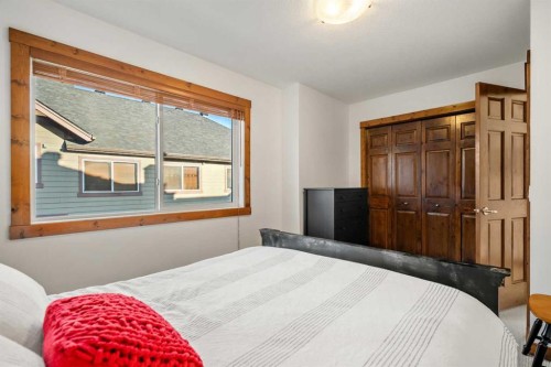 201-85 Dyrgas Gate, Canmore, AB - Indoor Photo Showing Bedroom