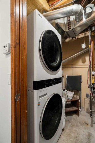 201-85 Dyrgas Gate, Canmore, AB - Indoor Photo Showing Laundry Room