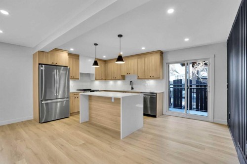 77 Ferncliff Crescent Se, Calgary, AB - Indoor Photo Showing Kitchen With Upgraded Kitchen