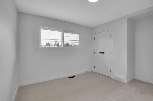 77 Ferncliff Crescent Se, Calgary, AB - Indoor Photo Showing Other Room