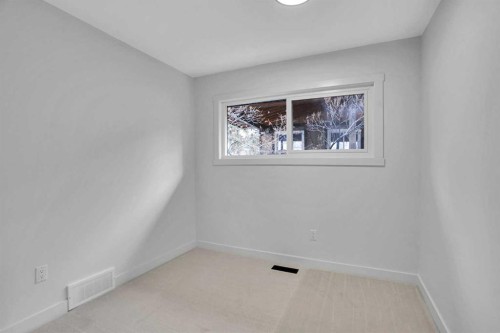77 Ferncliff Crescent Se, Calgary, AB - Indoor Photo Showing Other Room
