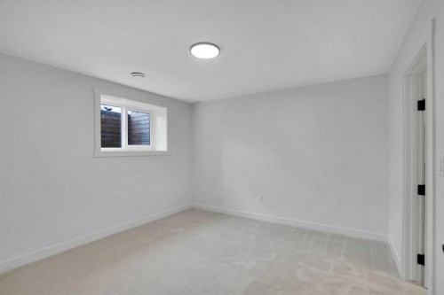 77 Ferncliff Crescent Se, Calgary, AB - Indoor Photo Showing Other Room
