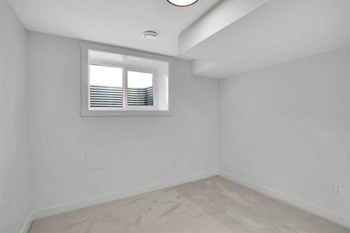 77 Ferncliff Crescent Se, Calgary, AB - Indoor Photo Showing Other Room