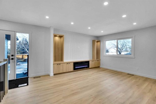77 Ferncliff Crescent Se, Calgary, AB - Indoor Photo Showing Other Room