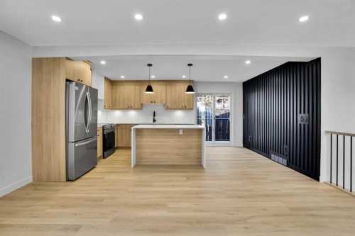 77 Ferncliff Crescent Se, Calgary, AB - Indoor Photo Showing Kitchen