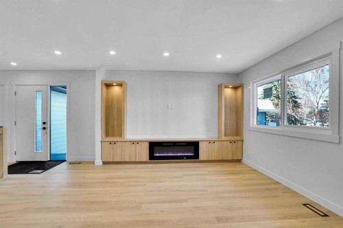 77 Ferncliff Crescent Se, Calgary, AB - Indoor Photo Showing Other Room