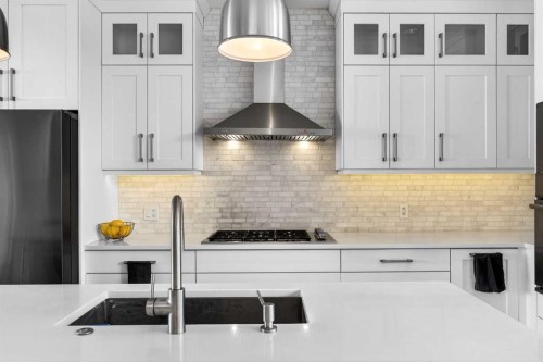 1410 21 Avenue Nw, Calgary, AB - Indoor Photo Showing Kitchen With Upgraded Kitchen