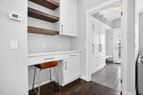 1410 21 Avenue Nw, Calgary, AB - Indoor Photo Showing Other Room