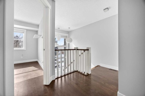 1410 21 Avenue Nw, Calgary, AB - Indoor Photo Showing Other Room
