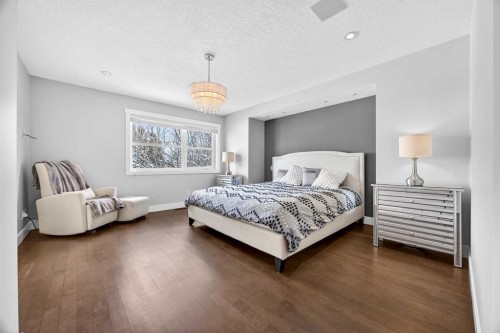 1410 21 Avenue Nw, Calgary, AB - Indoor Photo Showing Bedroom