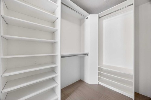 1410 21 Avenue Nw, Calgary, AB - Indoor With Storage