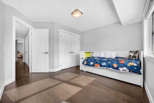 1410 21 Avenue Nw, Calgary, AB - Indoor Photo Showing Bedroom