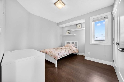 1410 21 Avenue Nw, Calgary, AB - Indoor Photo Showing Bedroom