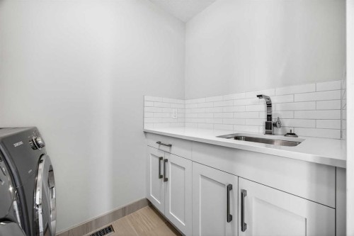 1410 21 Avenue Nw, Calgary, AB - Indoor Photo Showing Laundry Room