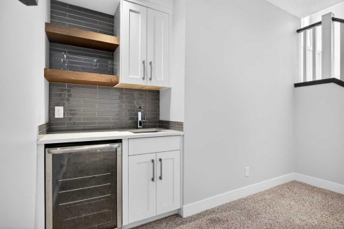 1410 21 Avenue Nw, Calgary, AB - Indoor