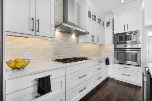 1410 21 Avenue Nw, Calgary, AB - Indoor Photo Showing Kitchen With Upgraded Kitchen