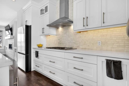 1410 21 Avenue Nw, Calgary, AB - Indoor Photo Showing Kitchen With Upgraded Kitchen