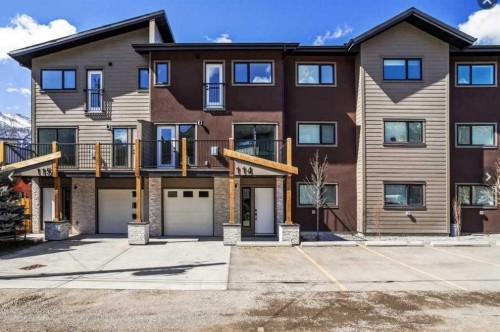 114-1330 1st Avenue  Canmore, AB T1W 1M4