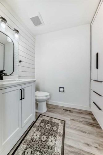 216 Pinecrest Crescent Ne, Calgary, AB 