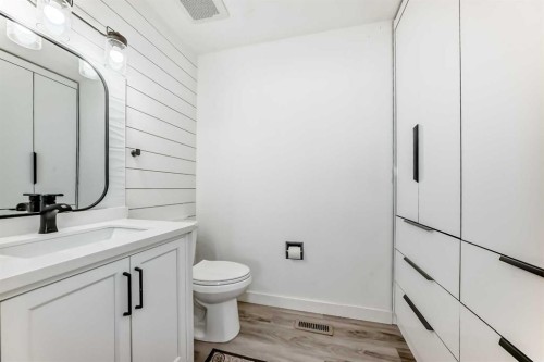 216 Pinecrest Crescent Ne, Calgary, AB 