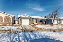 216 Pinecrest Crescent NE Calgary, AB T1Y 1K9