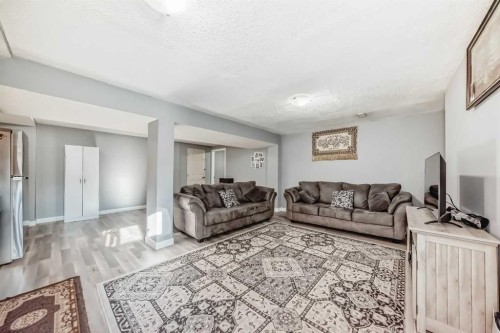 216 Pinecrest Crescent Ne, Calgary, AB 