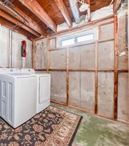 216 Pinecrest Crescent Ne, Calgary, AB 