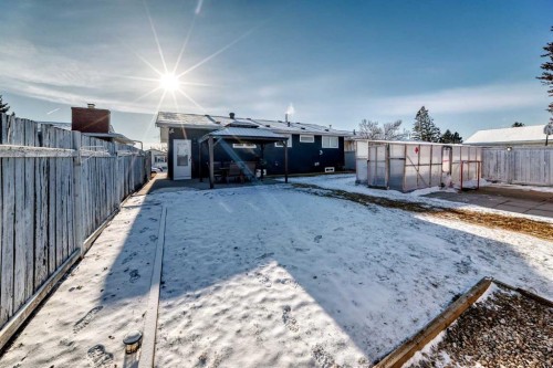 216 Pinecrest Crescent Ne, Calgary, AB 