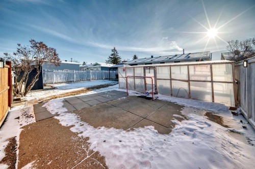 216 Pinecrest Crescent Ne, Calgary, AB 